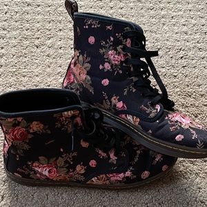 Excellent condition size 10 soft doc martens.